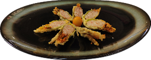 TEMPURA FIORI ZUCCA(tempura di fiori di zucca ripieni di gamberi e granchio)